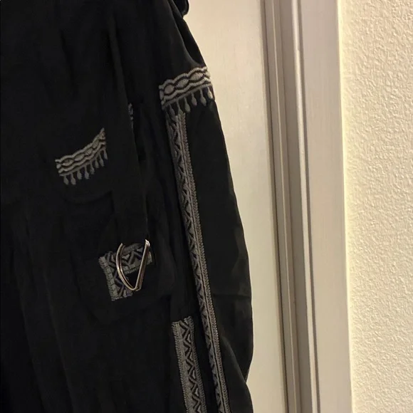 NWT Johnny Was Biya Black Adventura Cargo Pants with Floral Embroidery size 2 - Picture 12 of 15